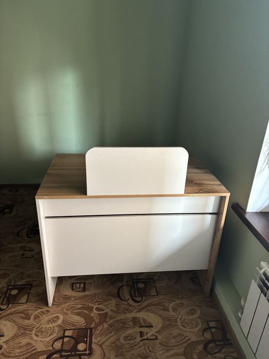 офисные столы.  ,