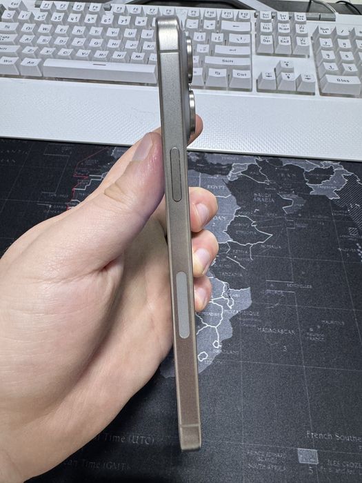 iPhone 15 Pro Max bir qo’l