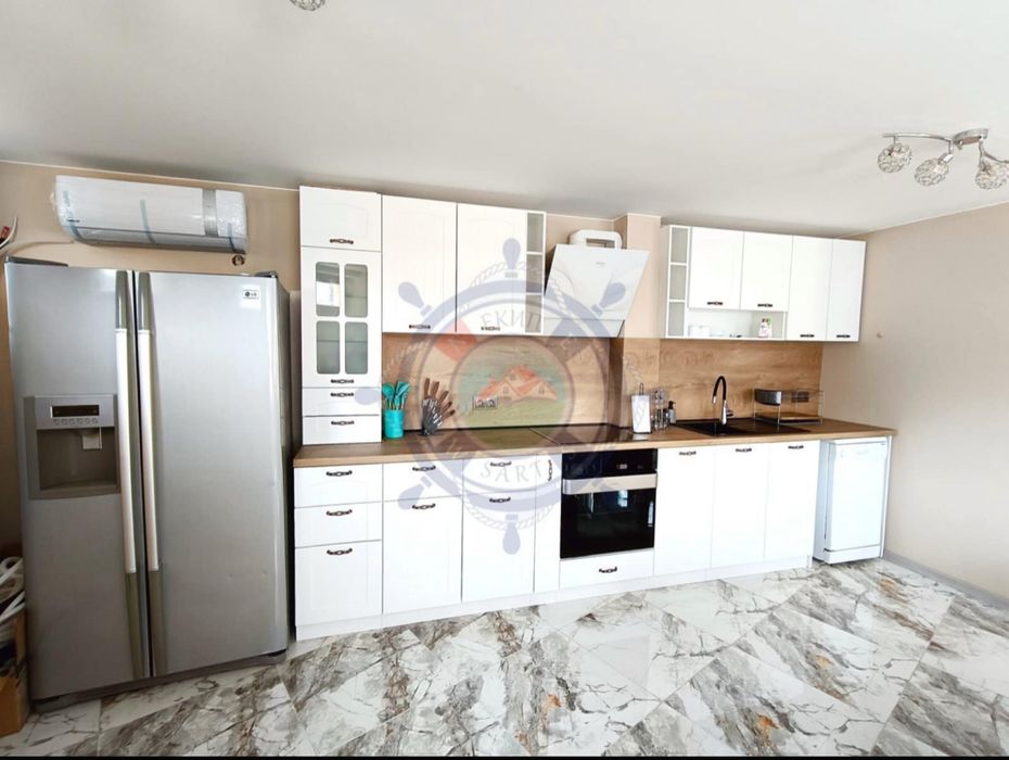 Просторен апартамент 115кв в К.К. Чайка