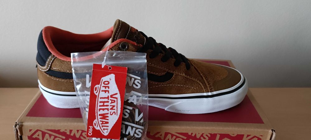 нови кецове VANS, номер 39, 40.5  (скейтборд/лонгборд/BMX)