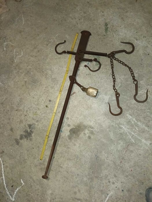 голям кантар работещ тегли до 100 килограма .