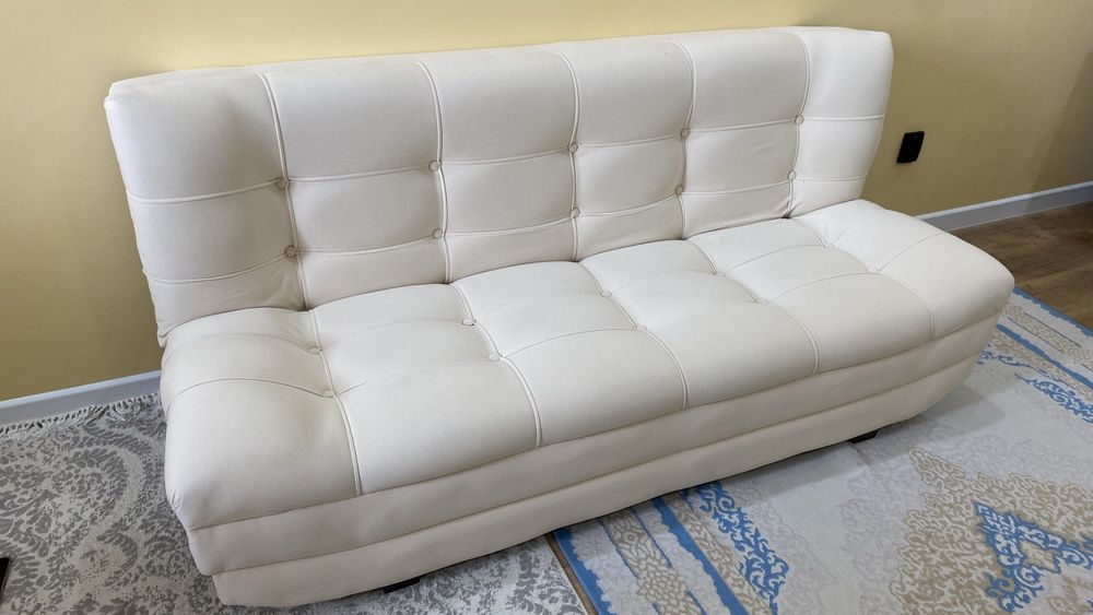 Продам диван белый