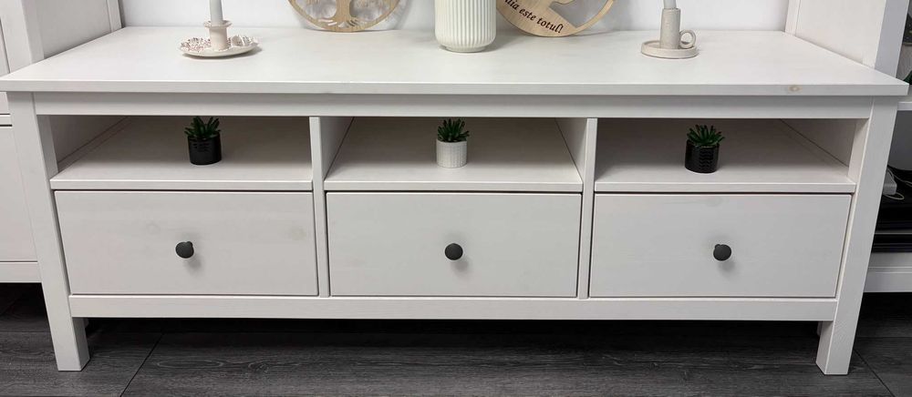 Vand mobila living