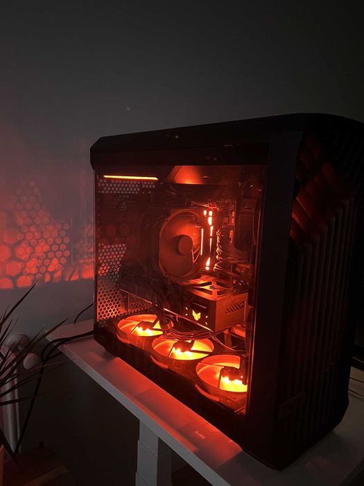 PC Gaming Ryzen 7 9800X3D + RX 9070 XT 16GB + 64GB DDR5