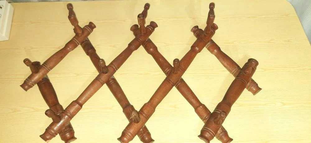 Старинна сгъваема дървена закачалка