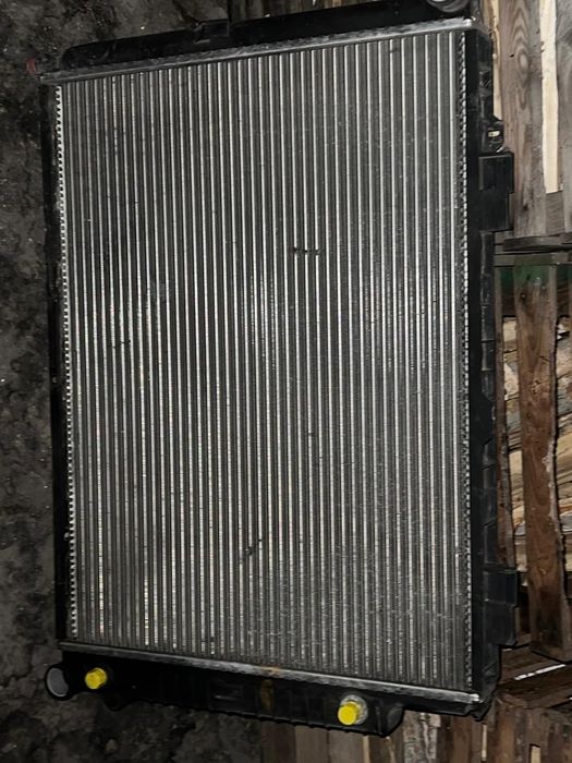 Радиатор на 210 мерс