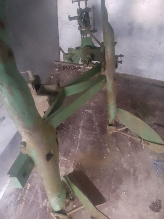 De vânzare plug cu 2 brazde