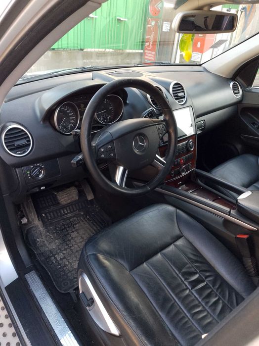 Vând Mercedes ML 320