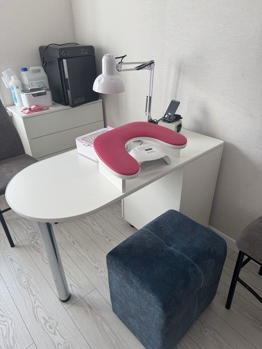 Продам маникюрный стол