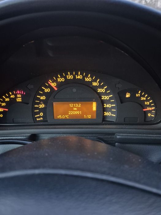 Vând Mercedes C-Class W203