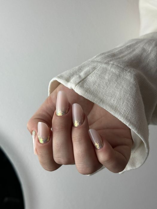 Unghii cu gel si oja semipermanenta și pedichiura estetica