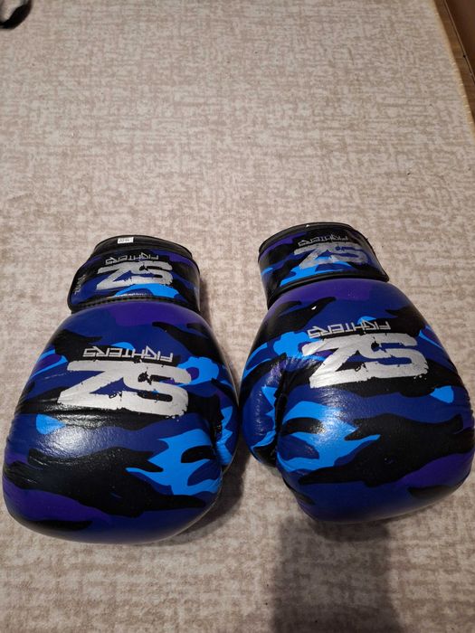 Ръкавици и наколенки за кикбобс