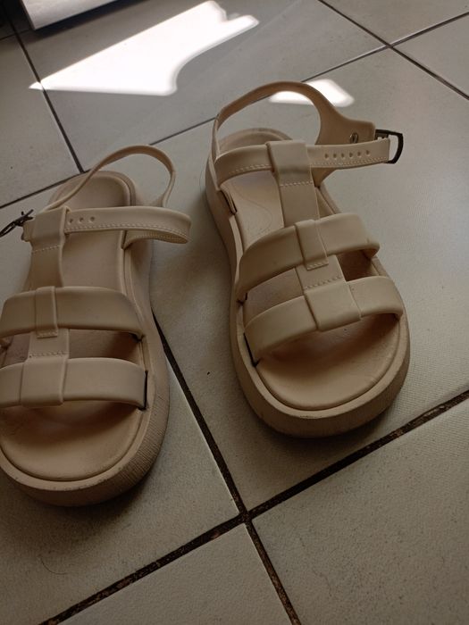 Vând sandale dama, produs de calitate,mărimea 38.