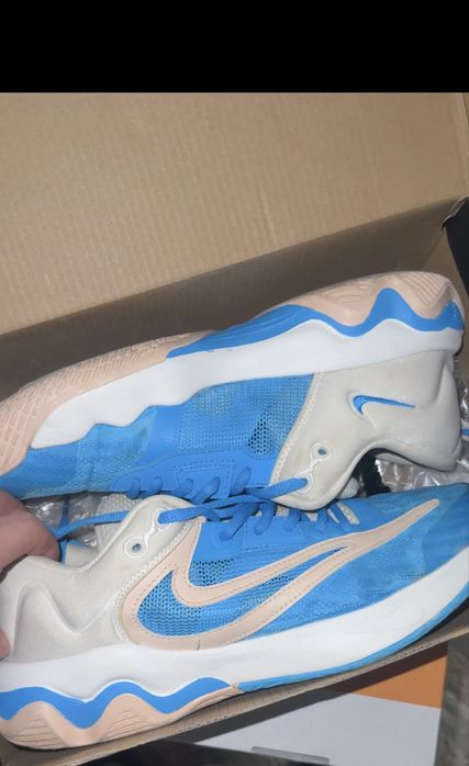 Найк кроссовки..