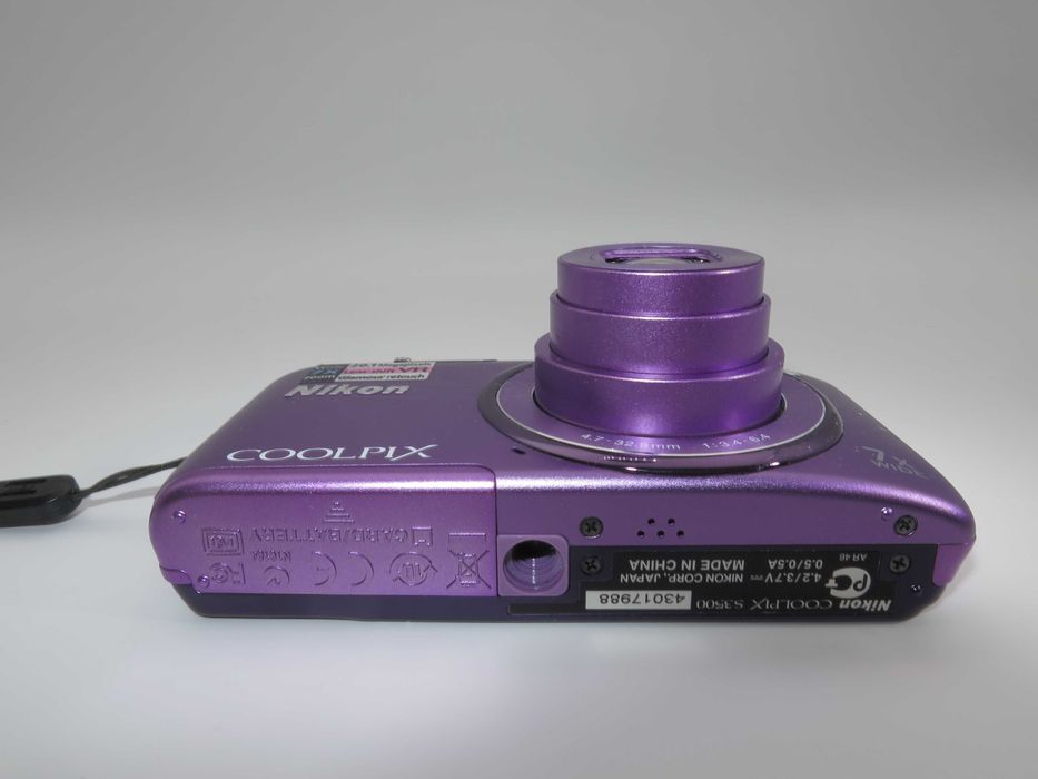 Nikon Coolpix S3500 ултра компактен фотоапарат в страхотен лилав цвят, 20MP цифрова камера 7х оптичен зум, напълно тествана и работи отлично