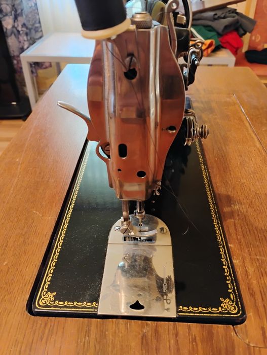 Mașina cusut gritzner