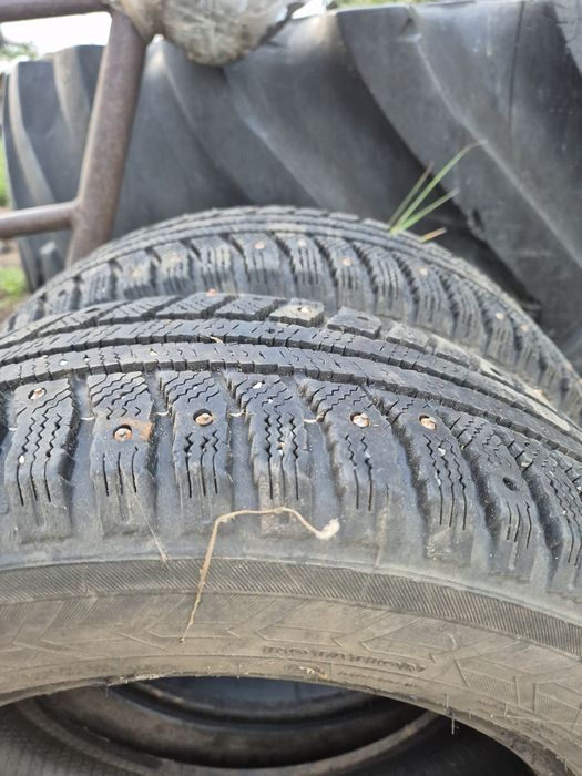 Продам 2 шины 175/65R14