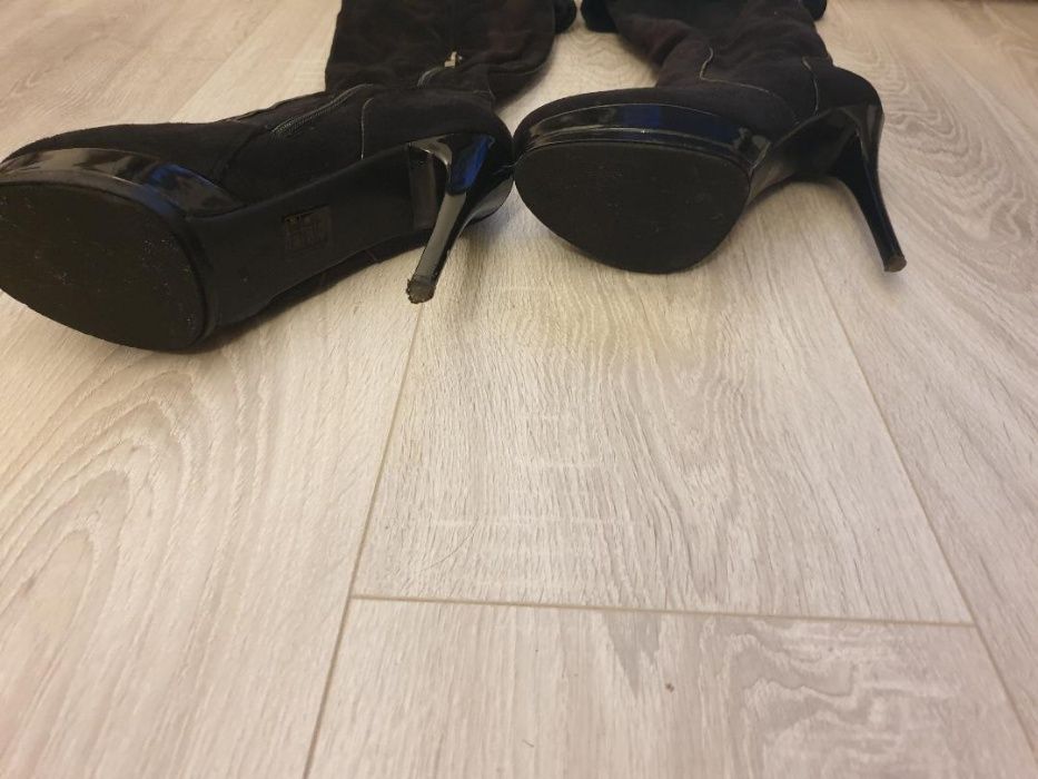 Cizme inalte din piele intoarsa