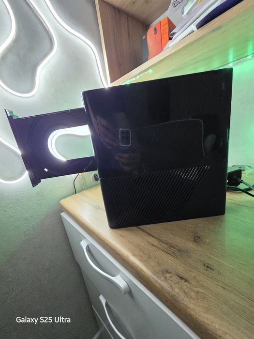 Xbox 360 E (Winchester) + Kinect + диски