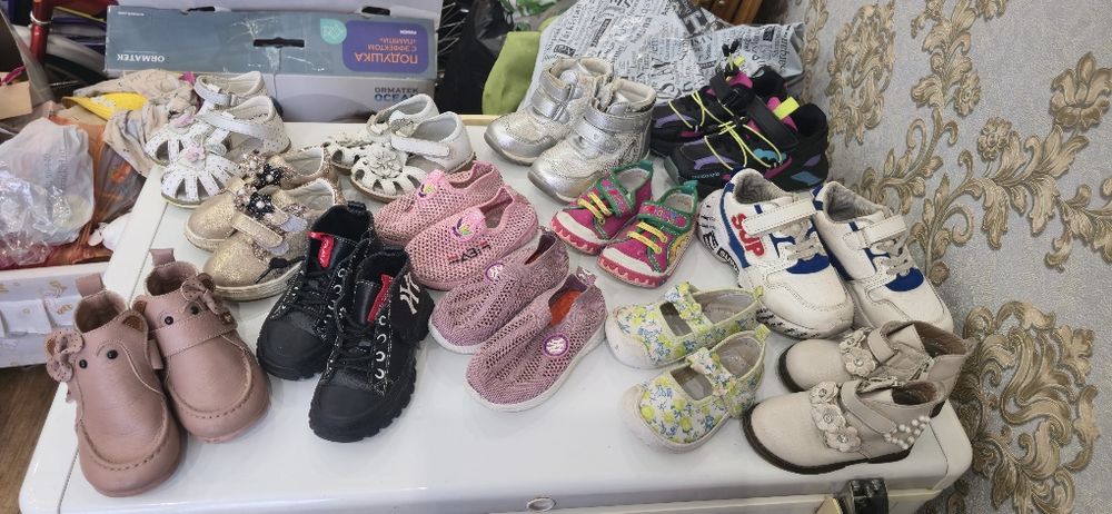 Продам детскую обувь