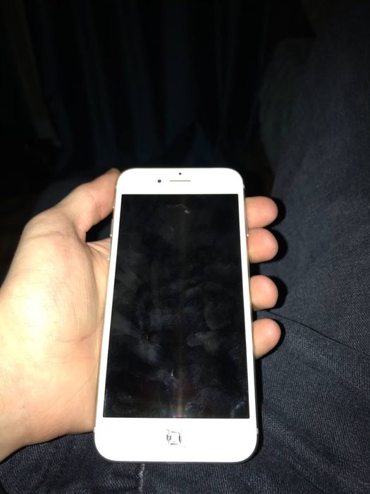 Продам срочно  IPhone 8
