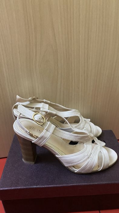 Все платья по 5000 тг