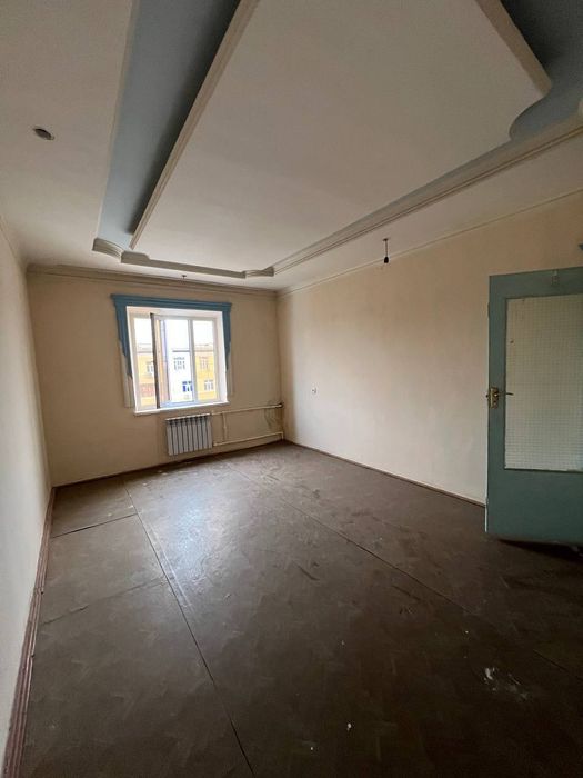 3/4/4 сотилади. 73м²