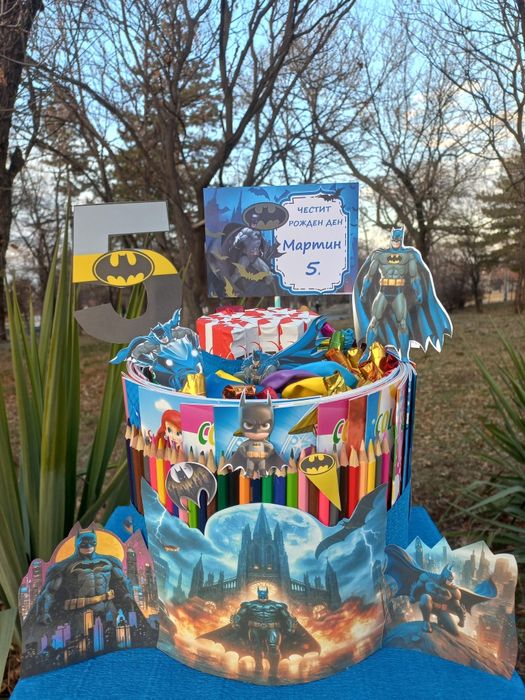 Торта от книжки и моливи