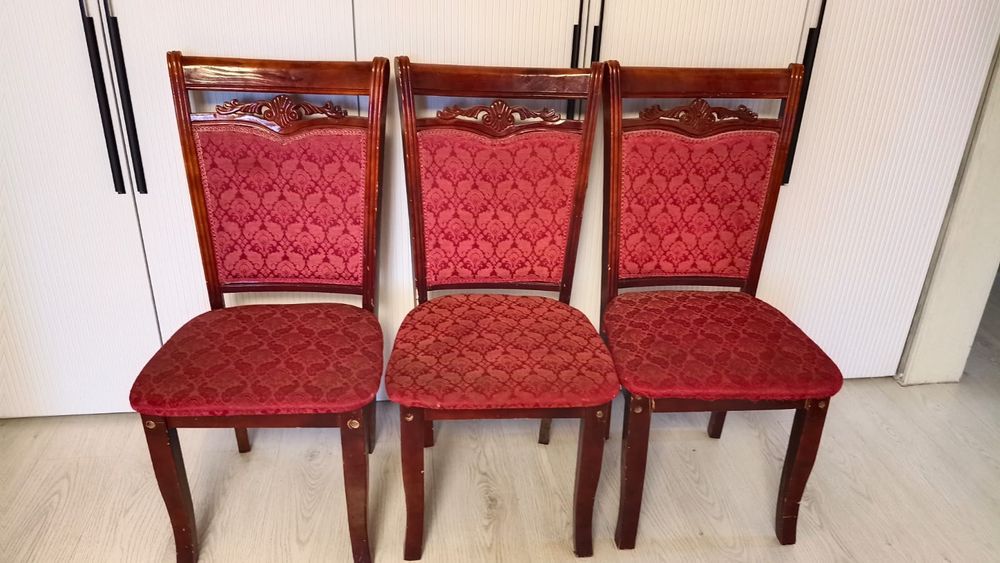 Продам три стулья