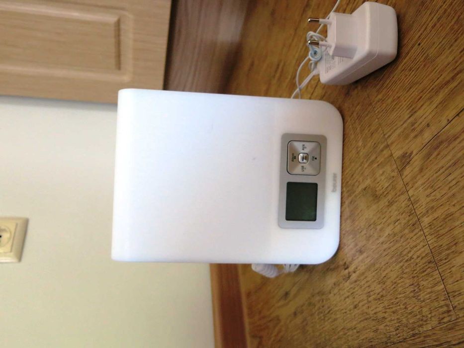 Радио-будилник с лампа и естествени звуци Beurer Wake Up Light WL80