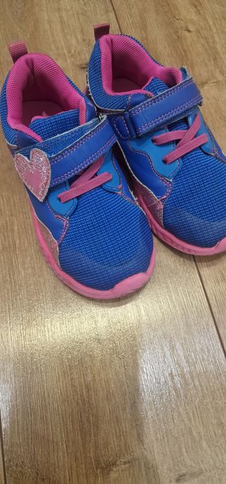 Кроссовки для девочки