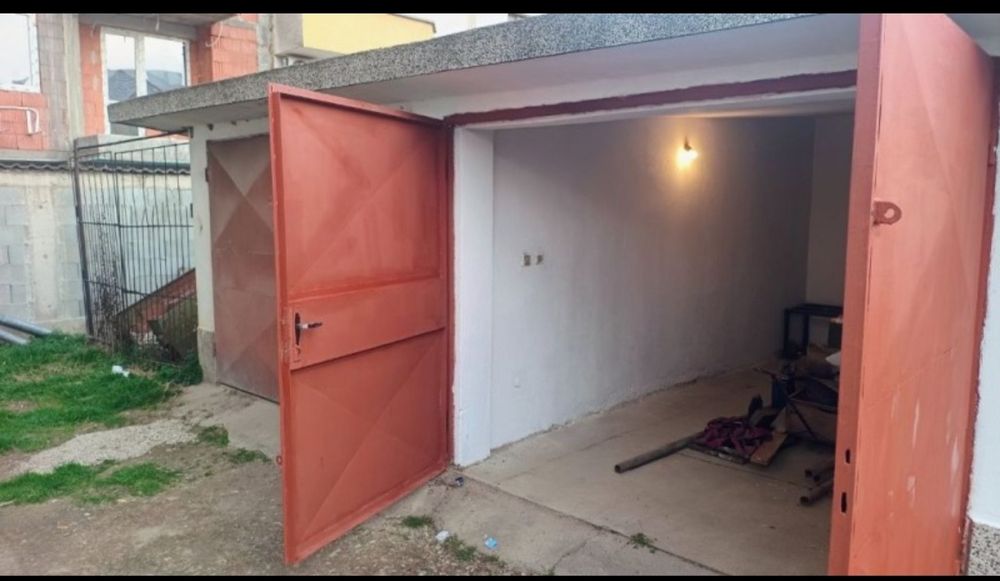 Гараж 24м2 - супер център, зад Театъра