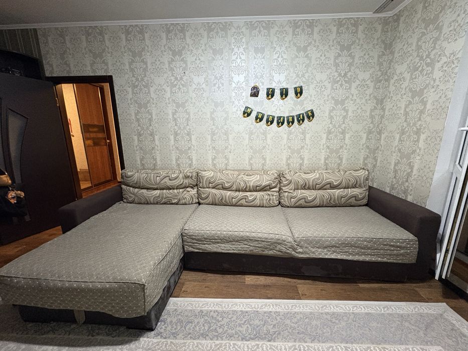 Продаю диван для гостинной