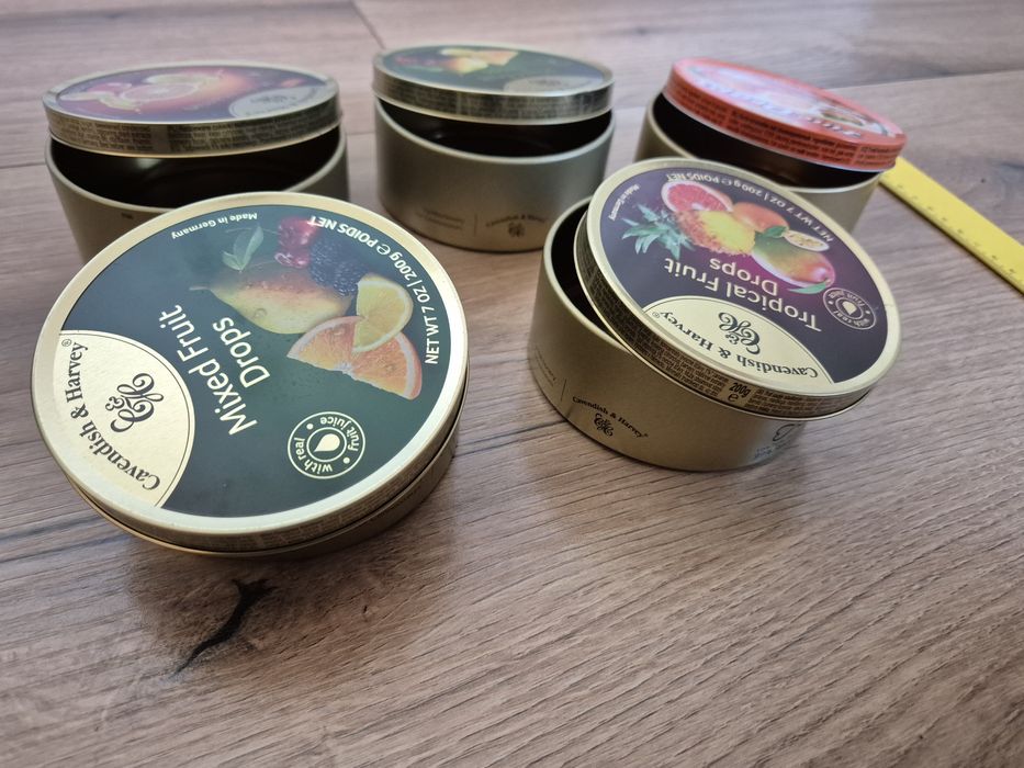 Кутии метални от бонбони.