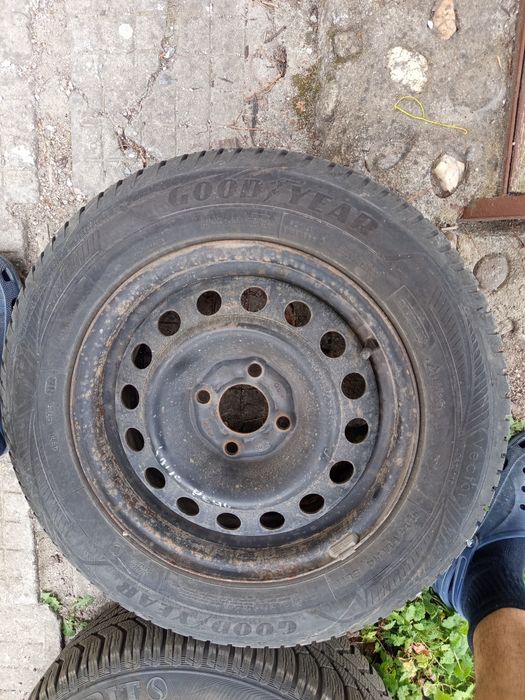 Зимни гуми Semperit и Goodyear