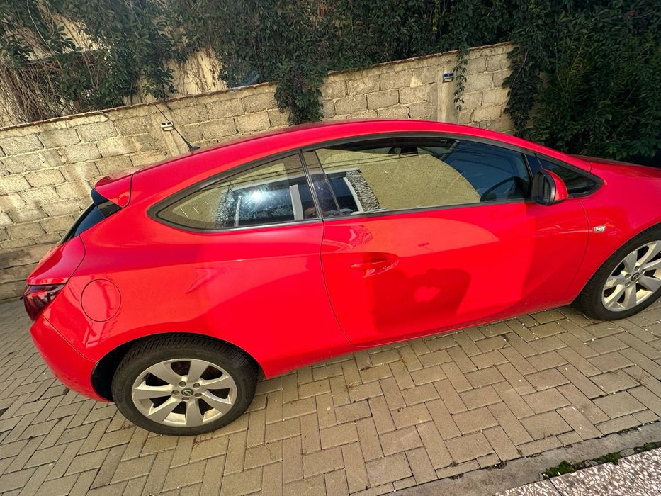 Opel astra GTC 2012