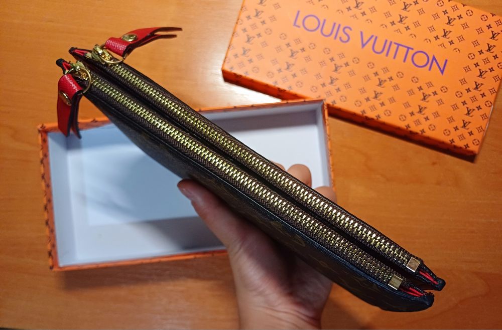 Кошелек Louis Vuitton на молнии