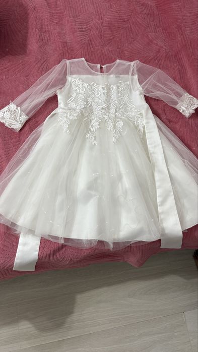 Продам белое платье для девочек