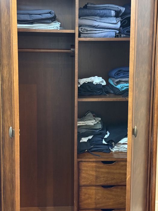 Продаю спальный гарнитур