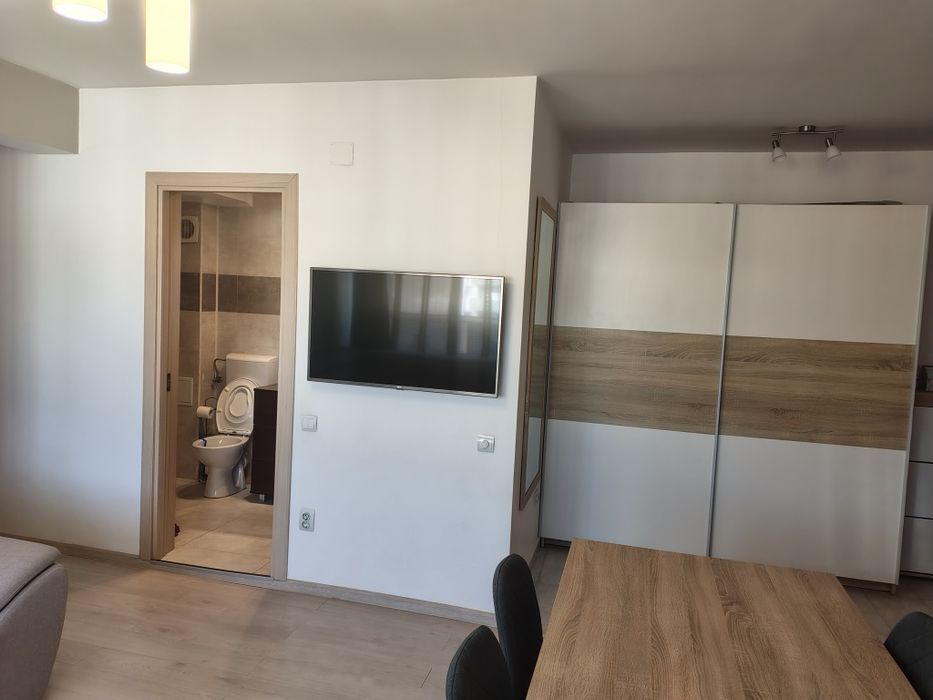 Închiriez apartament