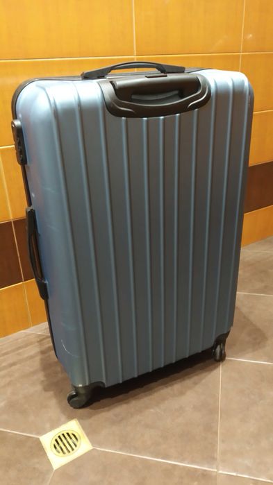 Твърд куфар със ключалка TSA