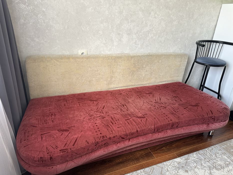 Продам диван 1.90 см без подушек