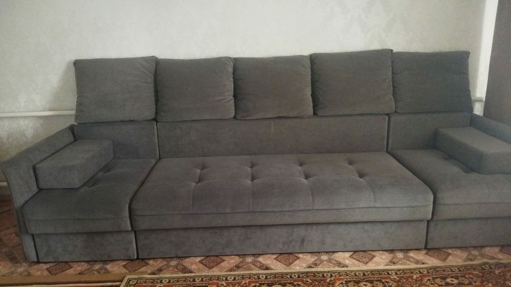 Продам диван,в отличном состоянии. В комплекте 5 подушек