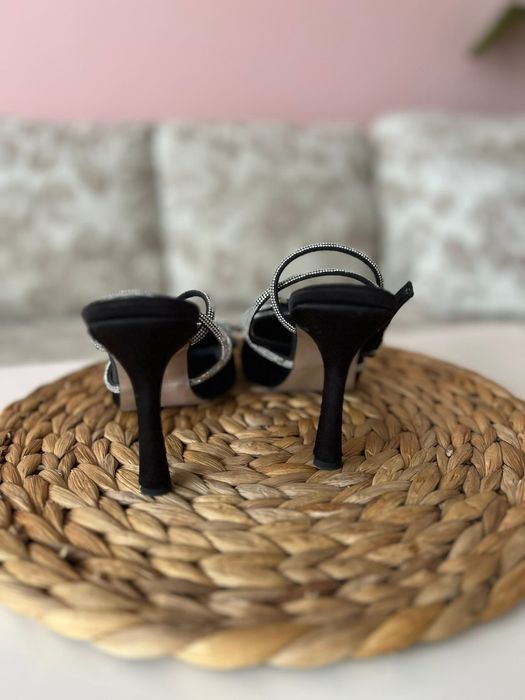 Обувки с ток различни модели