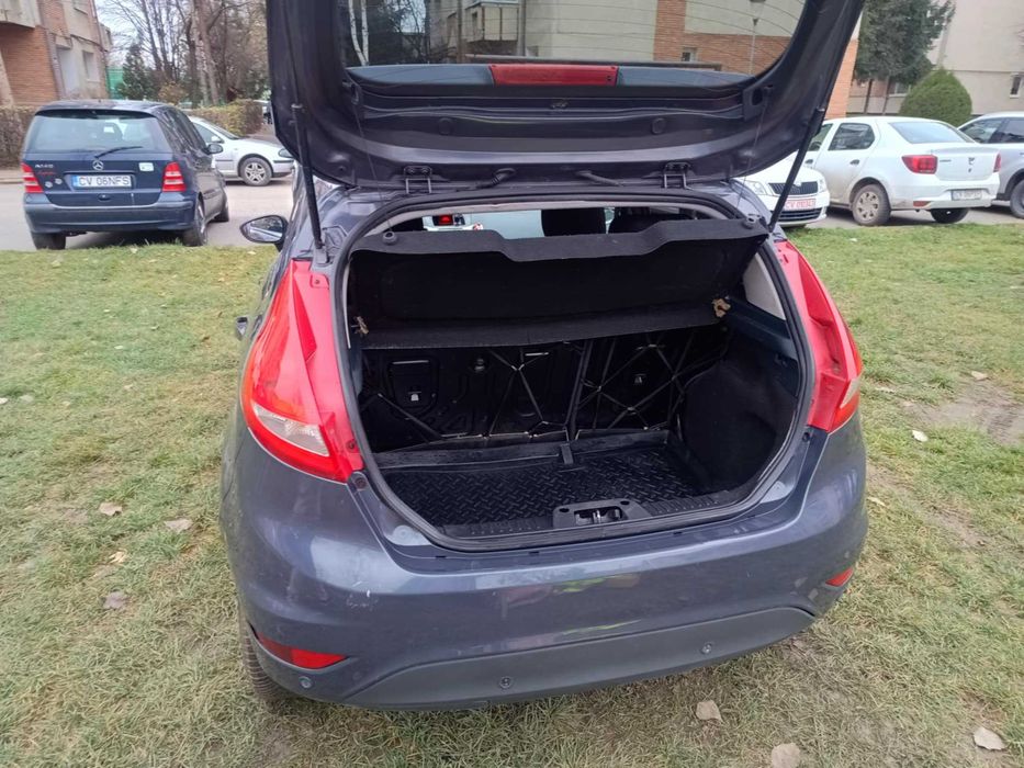 Ford Fiesta titanium, din 2011.06, motor 1,6 diesel, 95 cp, 271000 km