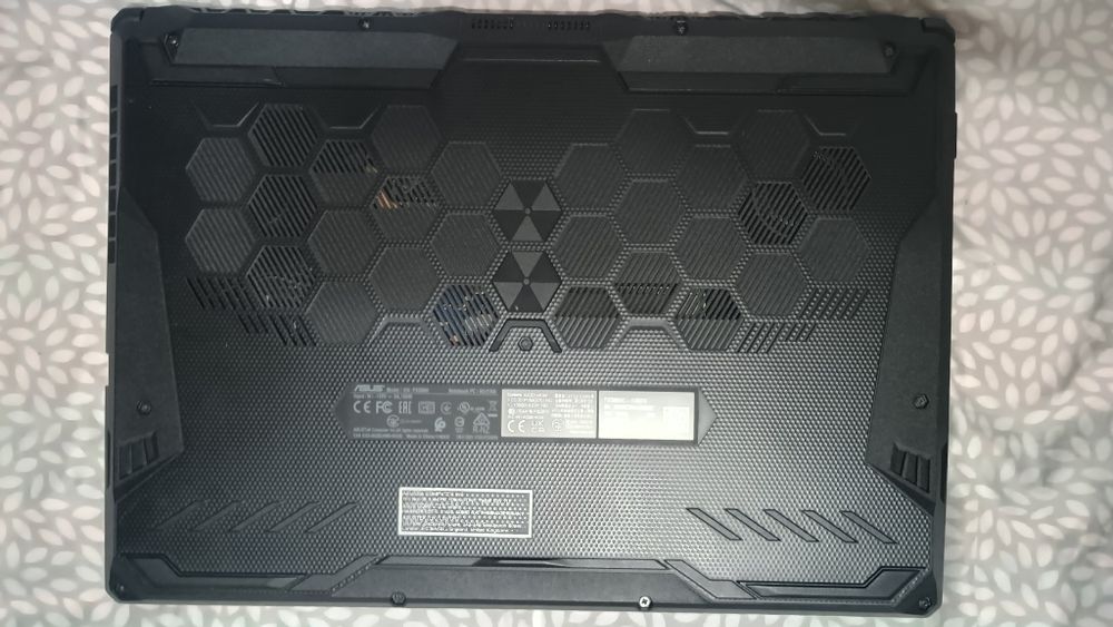 Laptop DEFECT cu placa video rtx 3050 , procesor i5 11400h