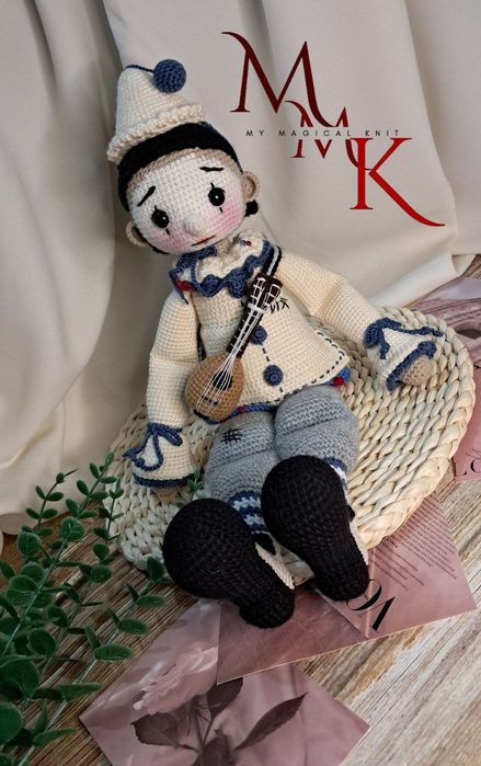 Вязаный Пьеро ручной работы