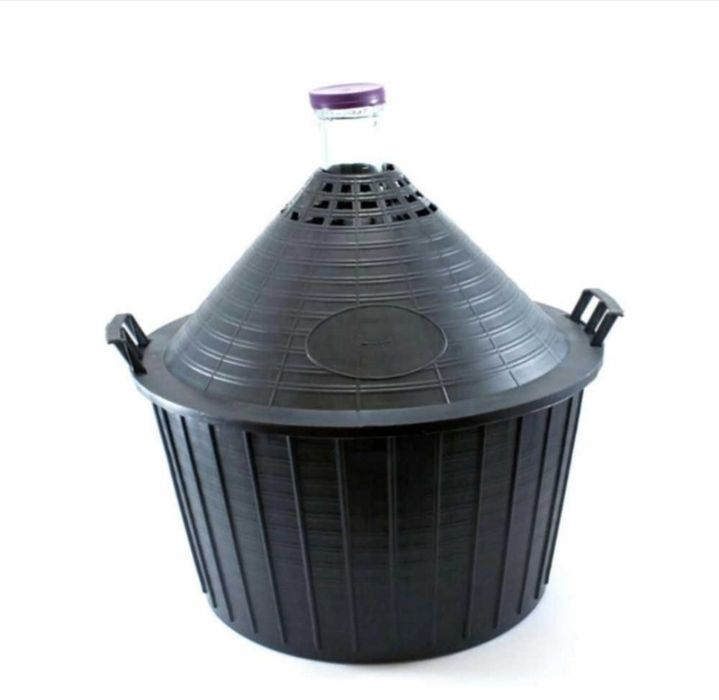 Vând 4 damigene de 54 litri,curate.