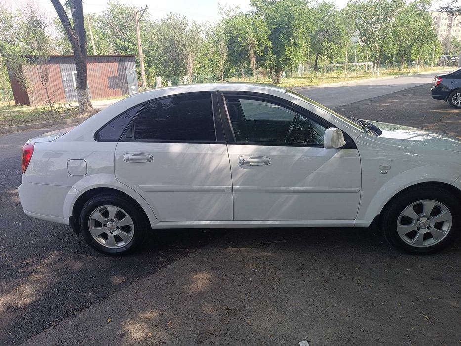 Продаю chevrolet lacetti 2017 года