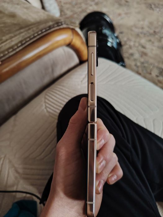 Samsung Galaxy Flip 4